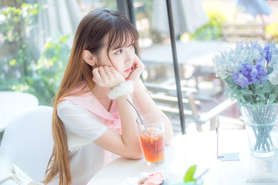 “其实本可以用船只运粮的，若以船队运粮，逆江而上，我军的后勤供应至少在打到江州之前，可保无忧。”马良叹了口气，苦笑道。